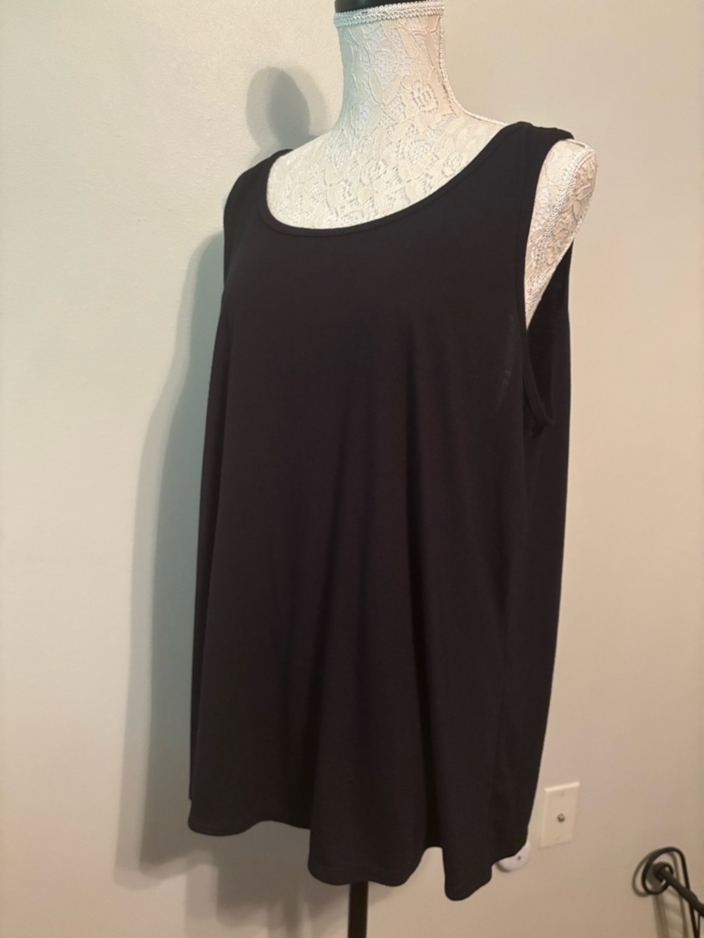 Classic Black Scoop Neck Tank - Effortless Everyday Layering